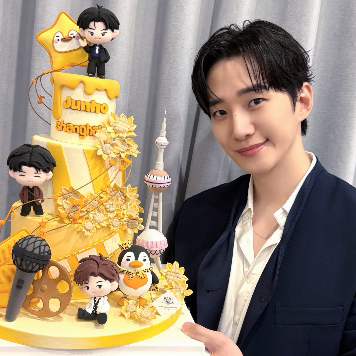 イ・ジュノの最近の活動ショット