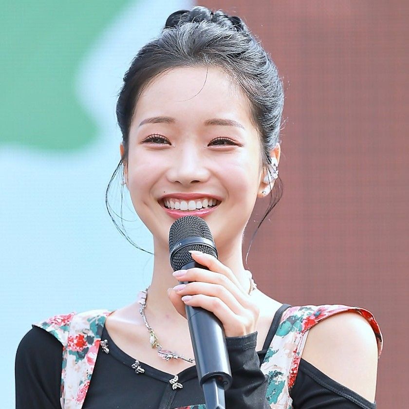 Recent activity shot of Kim Soyeon (2004)