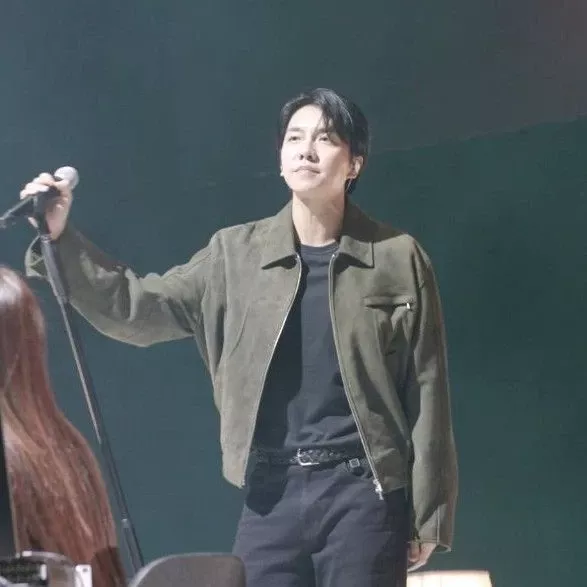 Momen yang diabadikan oleh penggemar Lee Seunggi