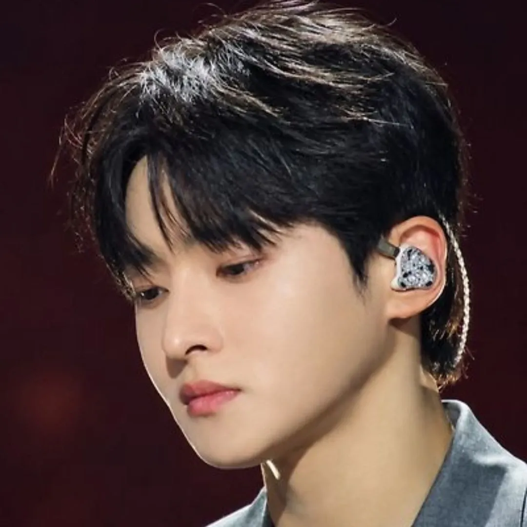 A moment captured by a fan of Seong Ri