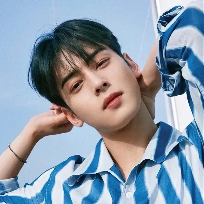 Latest photo of Cha Eunwoo