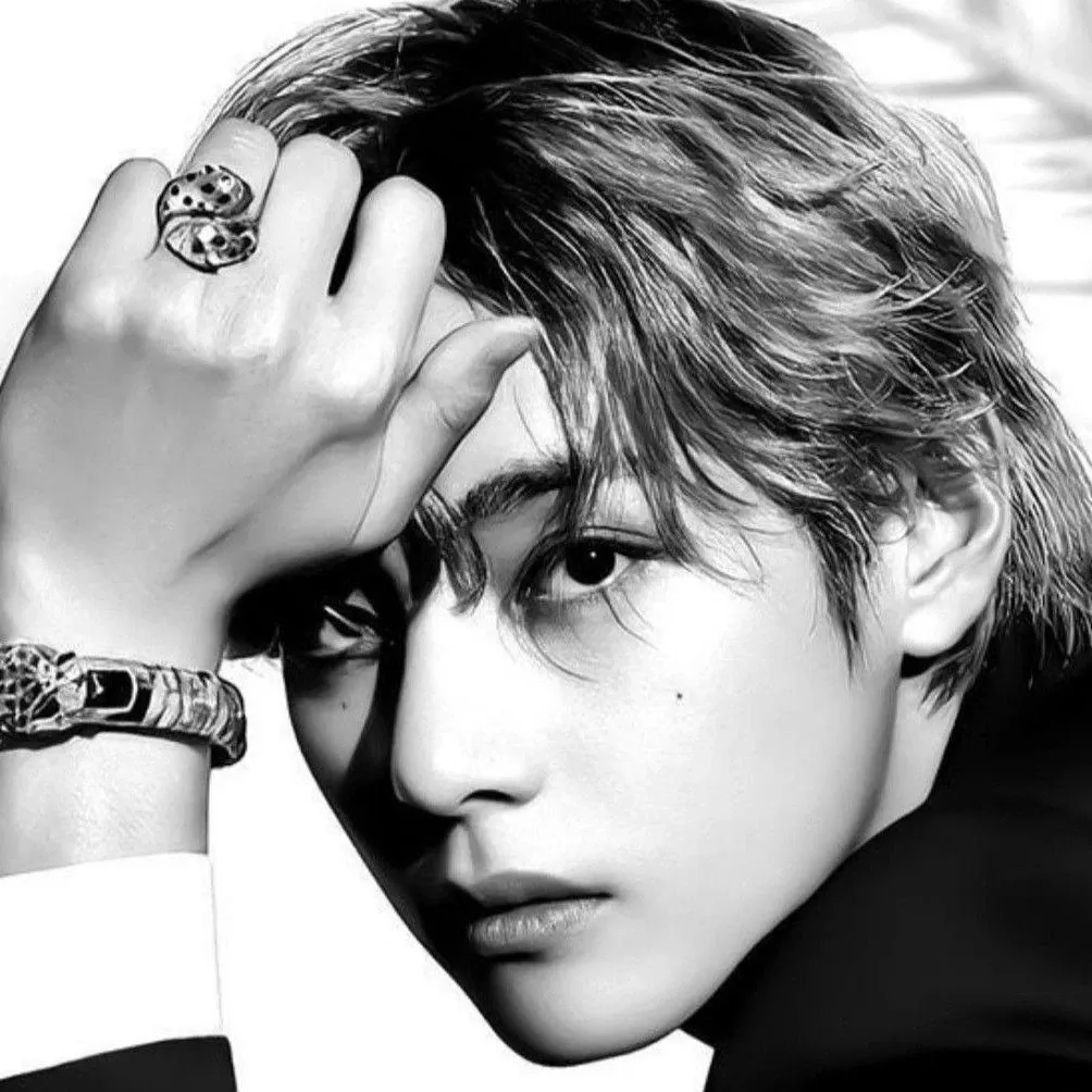 Recent activity shot of Kim Taehyung (V)
