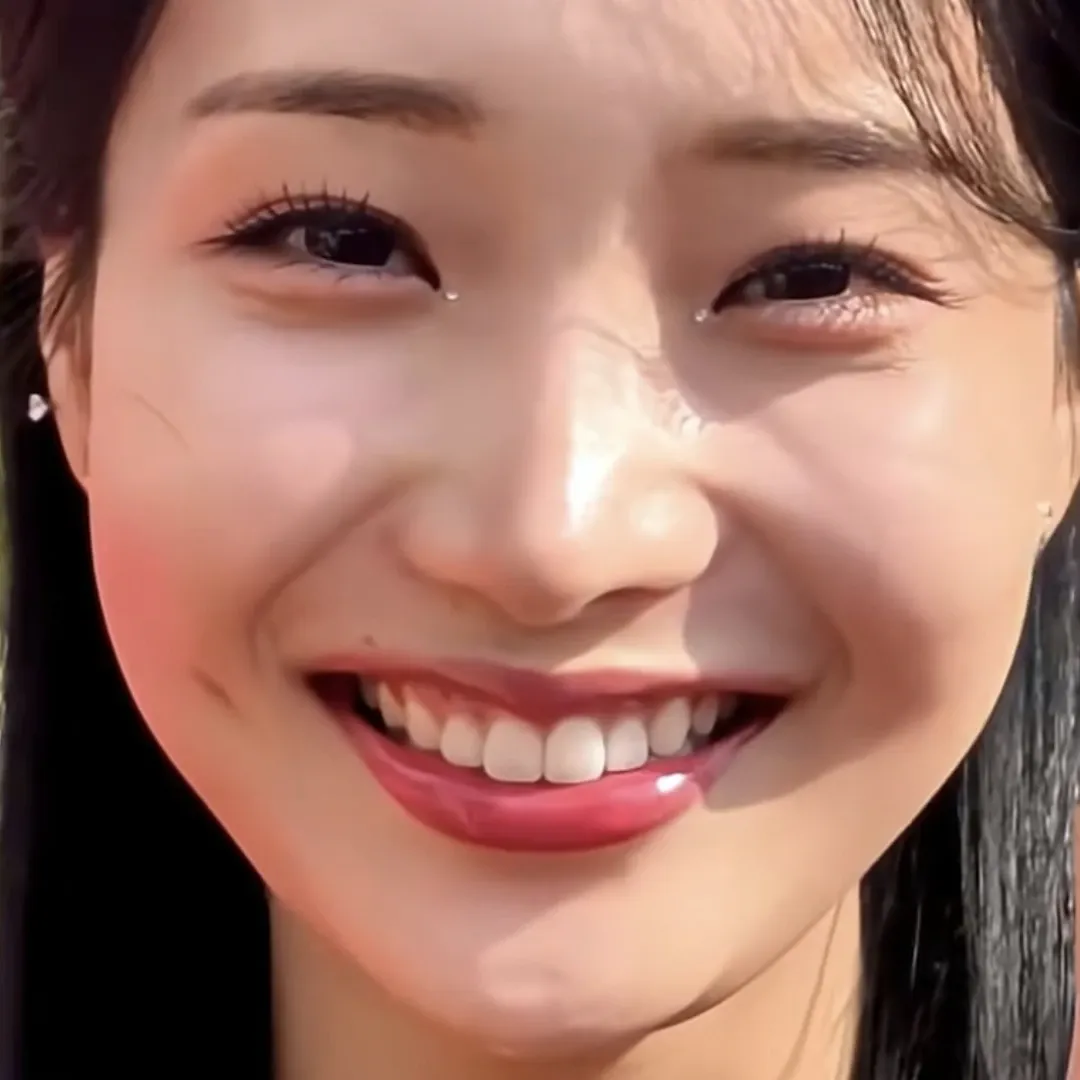 Behind-the-scenes cut of Kim Soyeon (2004)