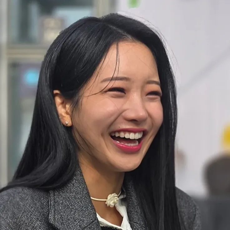 A moment captured by a fan of Kim Soyeon (2004)