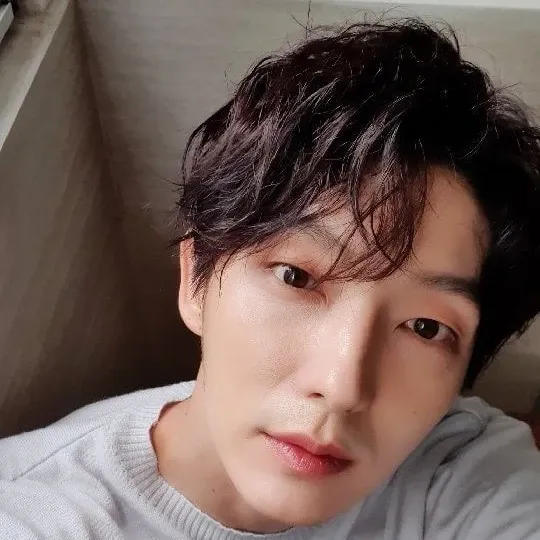 A moment captured by a fan of Lee Joongi
