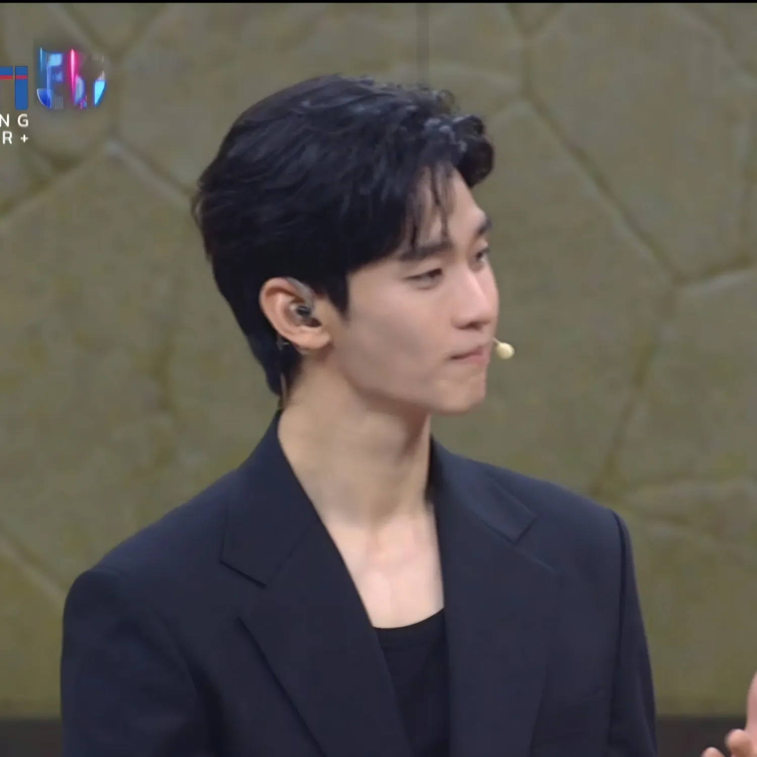Behind-the-scenes cut of Kim Soohyun