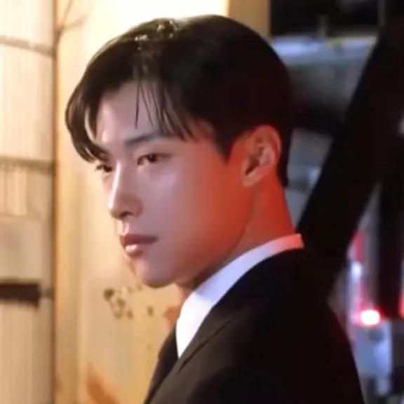 A moment captured by a fan of Woo Dohwan