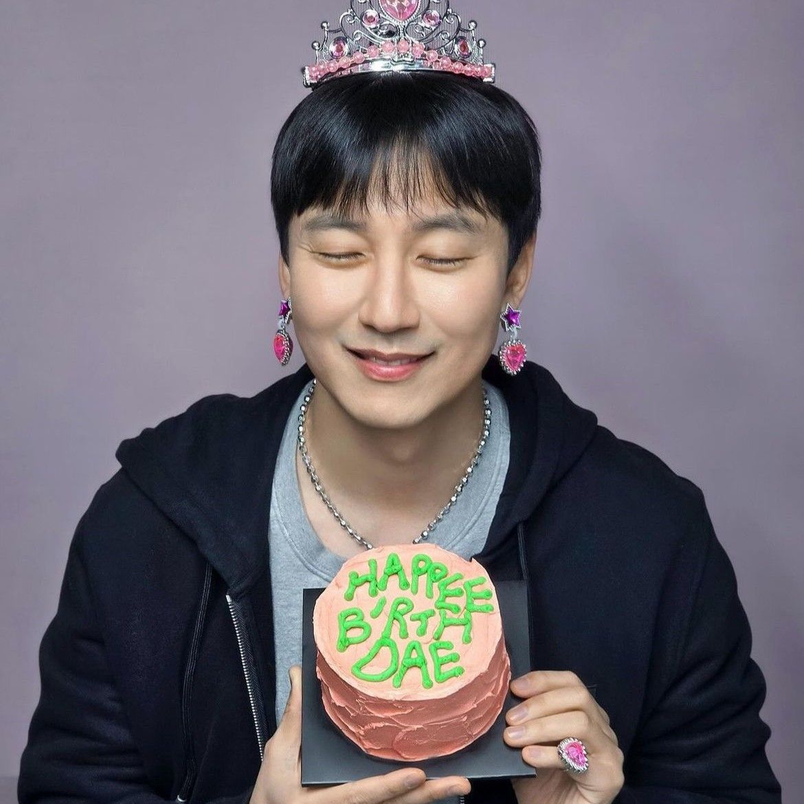 Behind-the-scenes cut of Kim Namgil