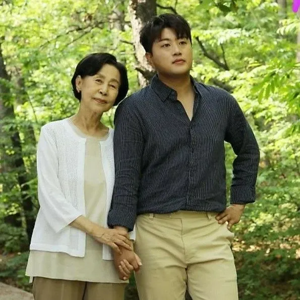 Behind-the-scenes cut of Kim Hojoong