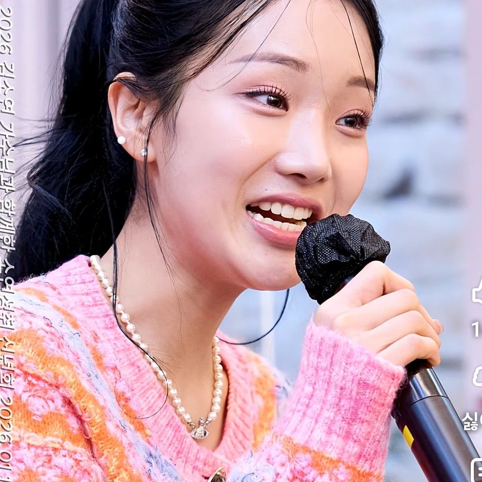 A moment captured by a fan of Kim Soyeon (2004)