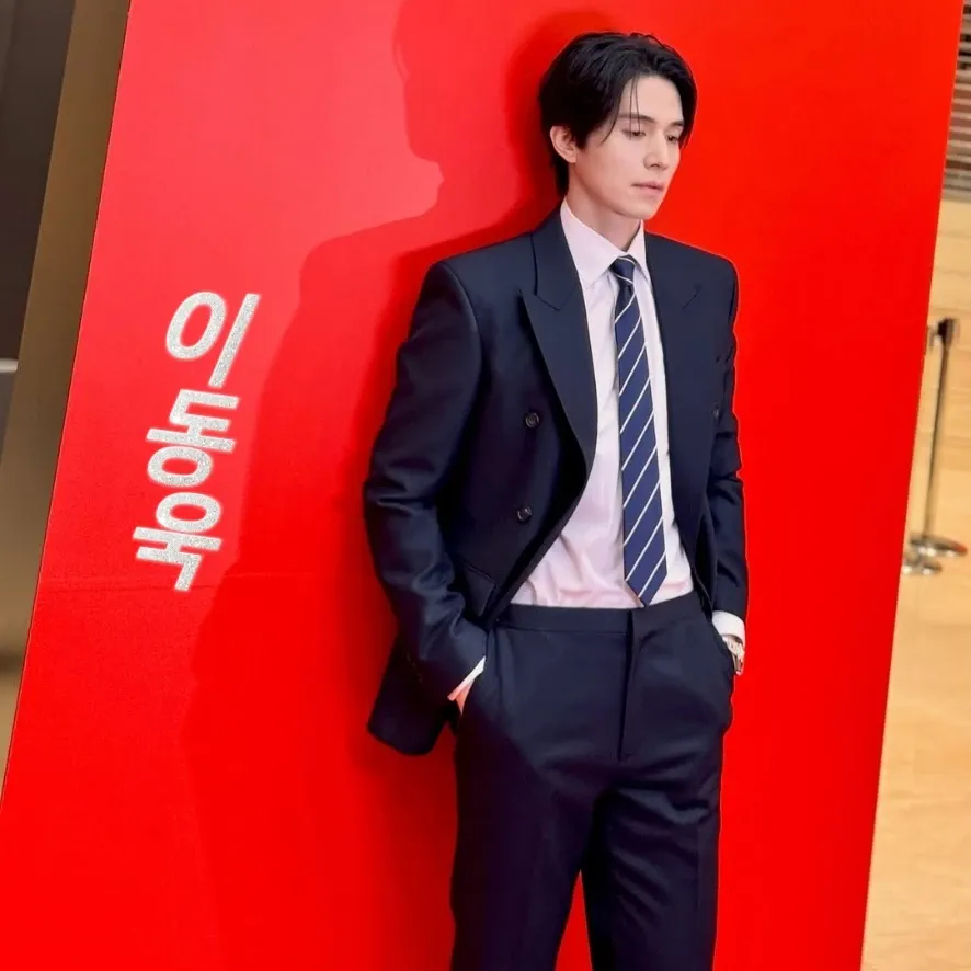Foto kegiatan terbaru dari Lee Dongwook