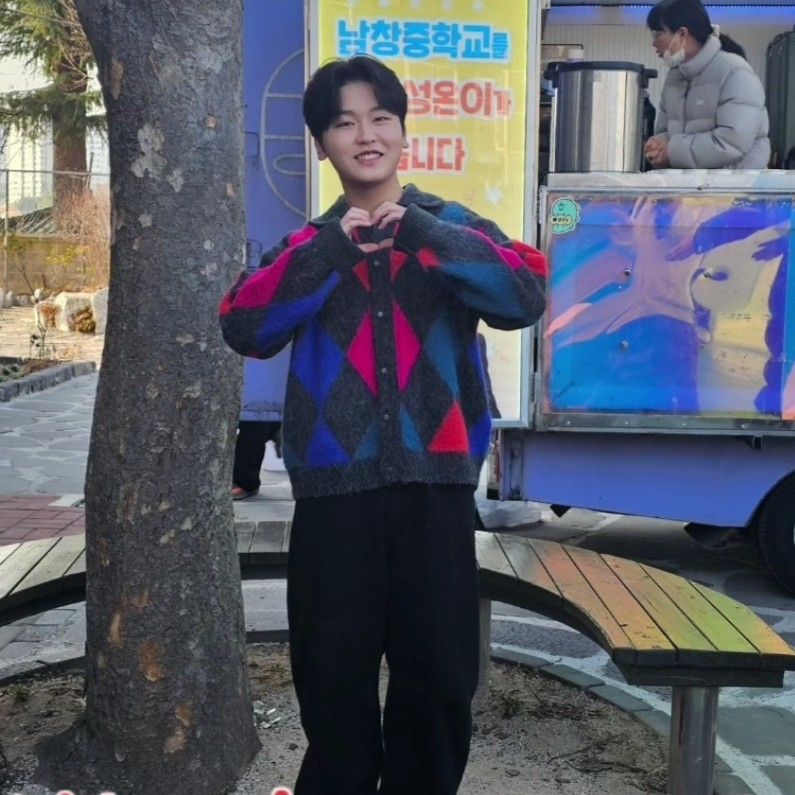 A moment captured by a fan of Park Sungon