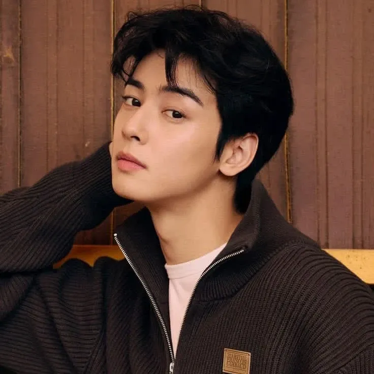 Latest photo of Cha Eunwoo