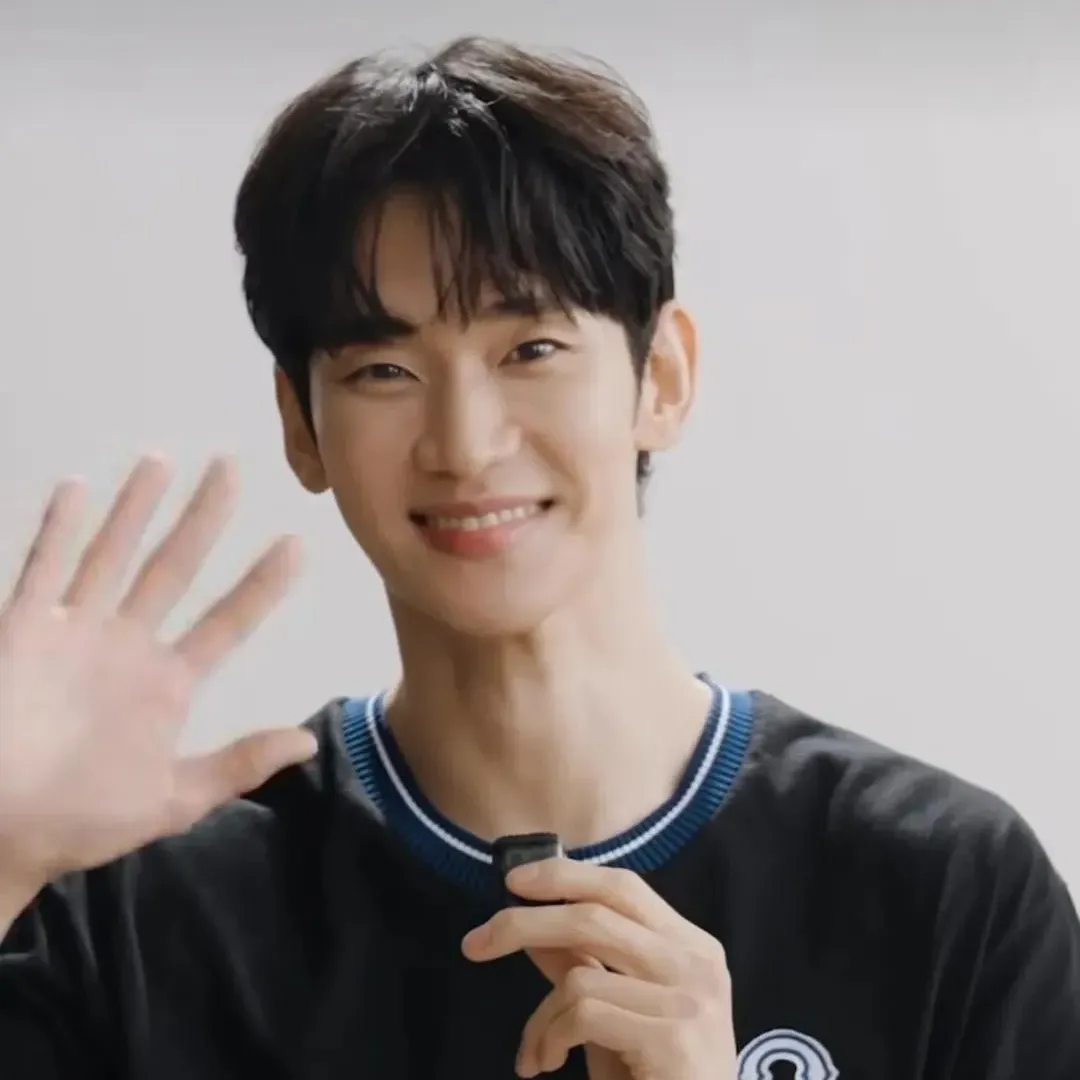 A moment captured by a fan of Kim Soohyun