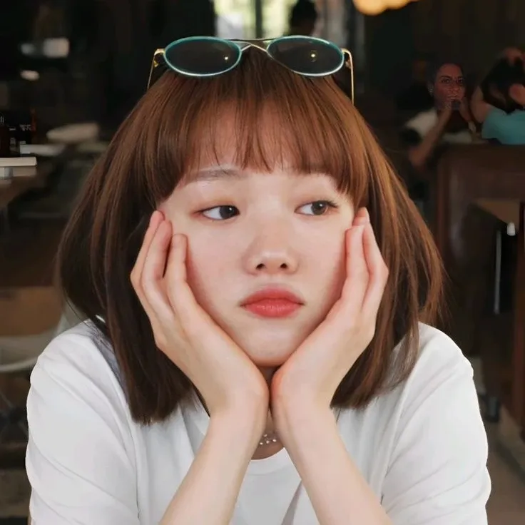 Behind-the-scenes cut of Lee Sungkyung
