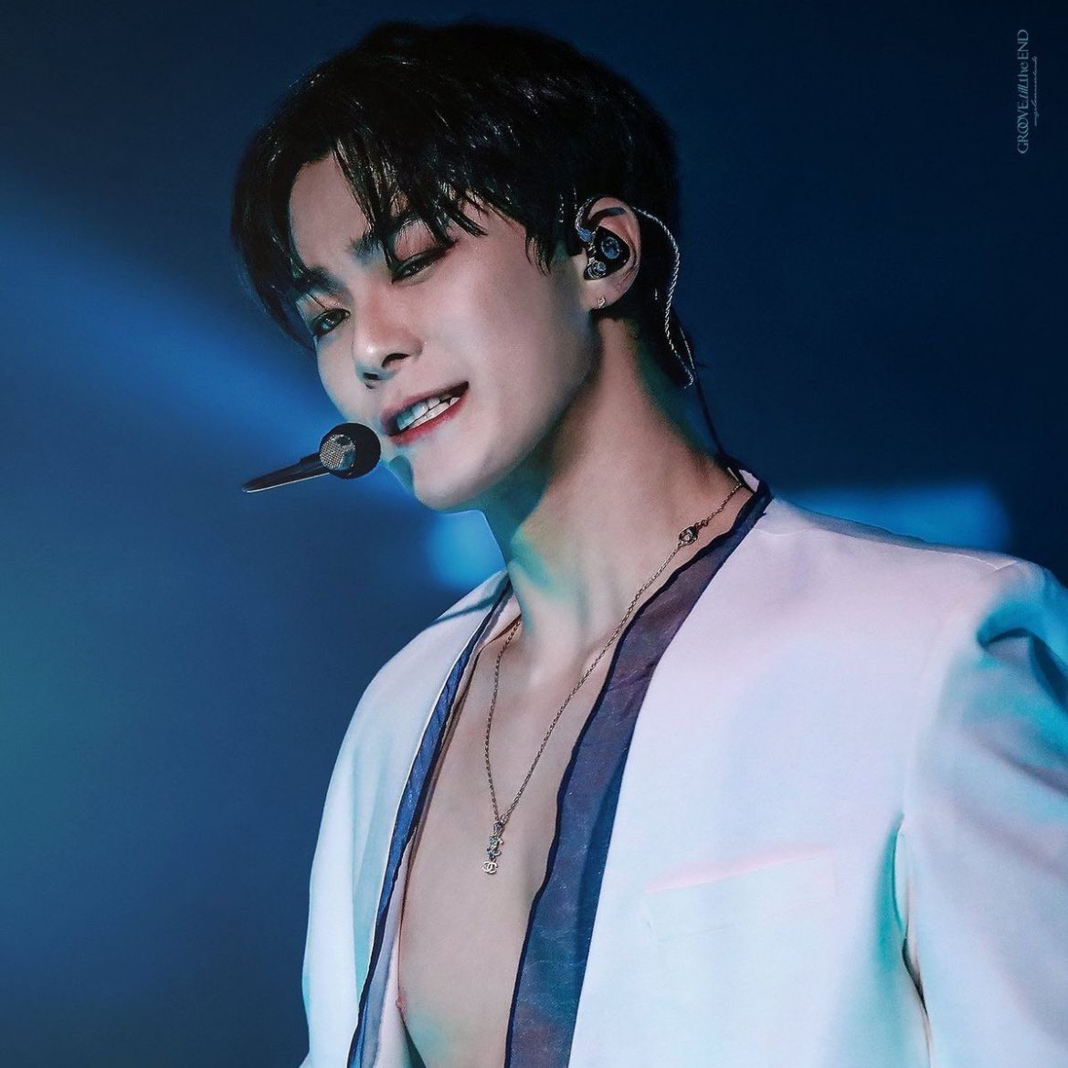 A moment captured by a fan of Cha Eunwoo