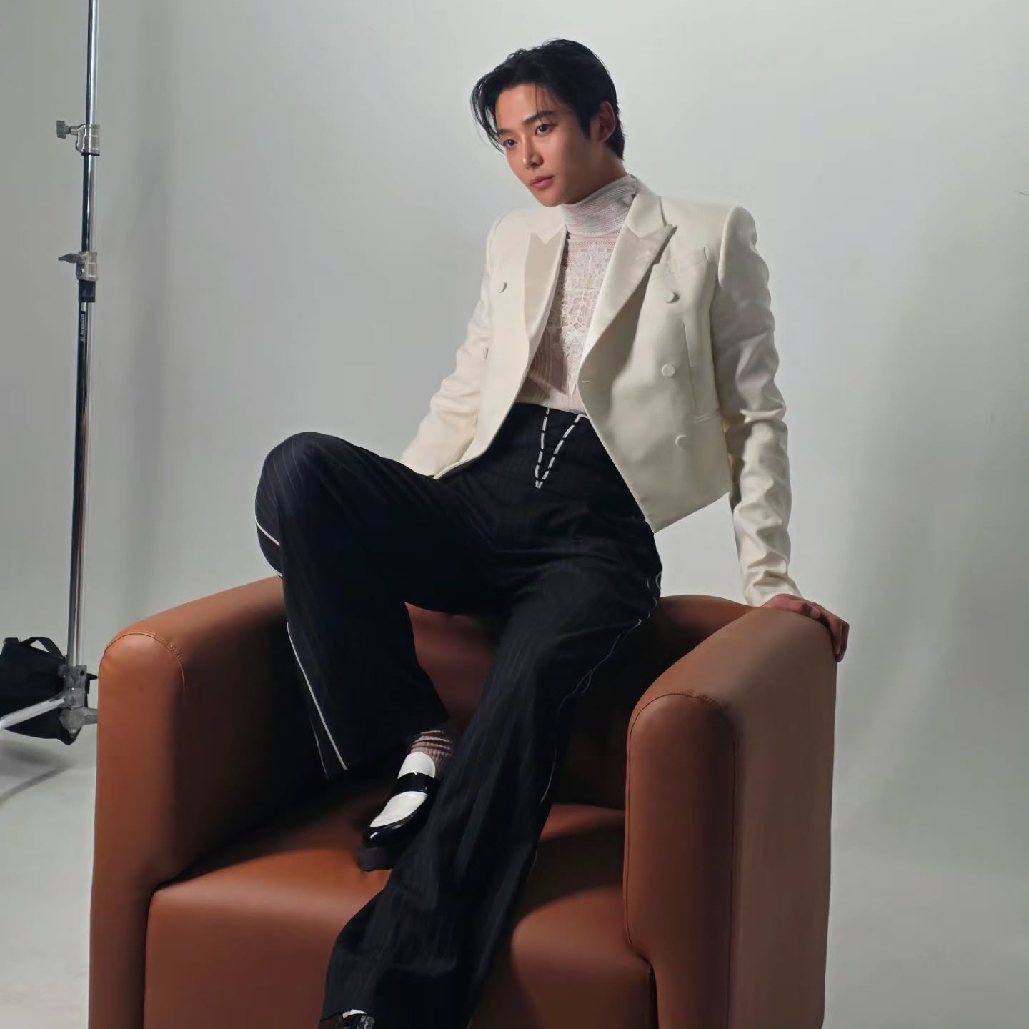 로운의 비하인드 컷