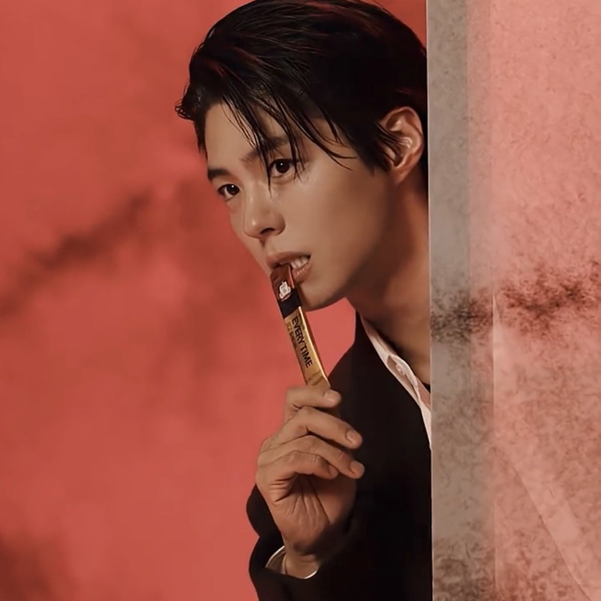 Behind-the-scenes cut of Park Bogum