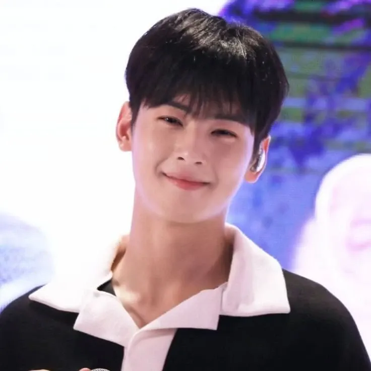 Behind-the-scenes cut of Cha Eunwoo
