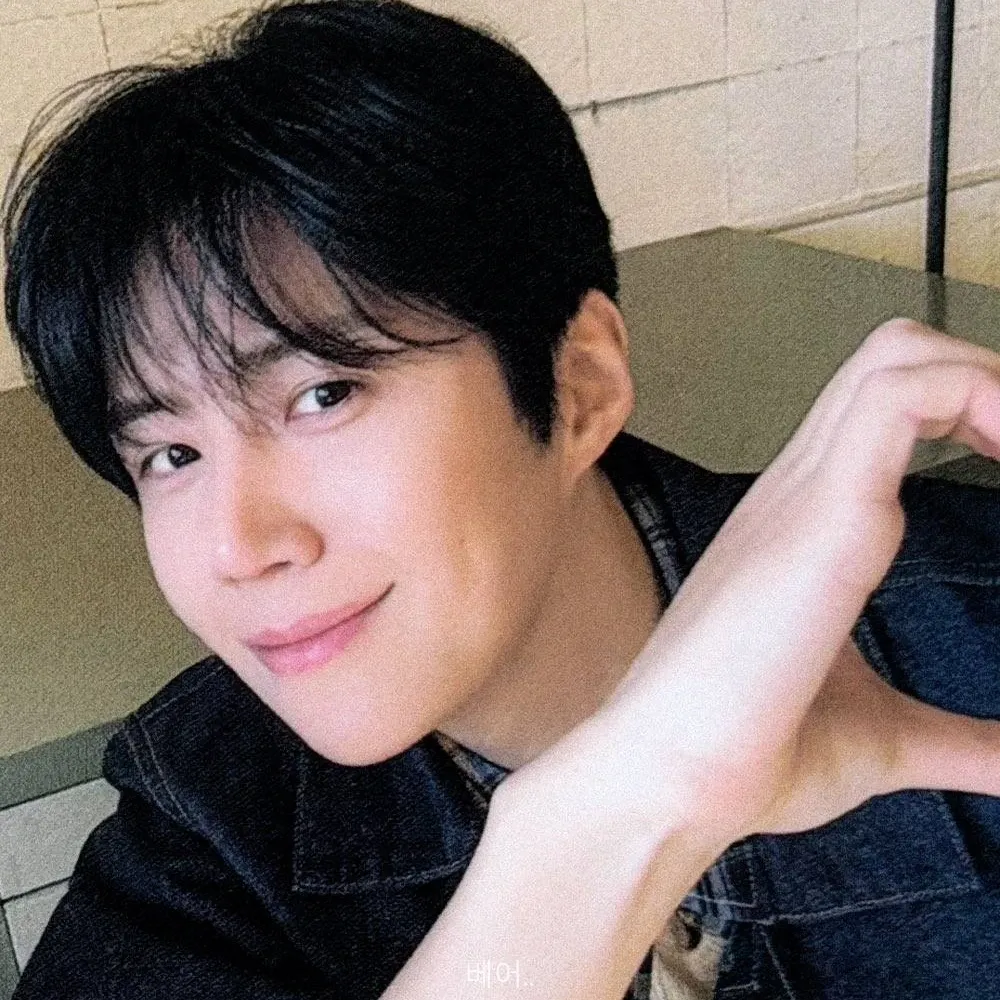 粉丝拍下的金宣虎瞬间