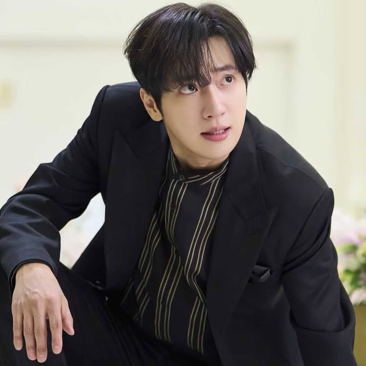 Behind-the-scenes cut of Lee Sangyeob