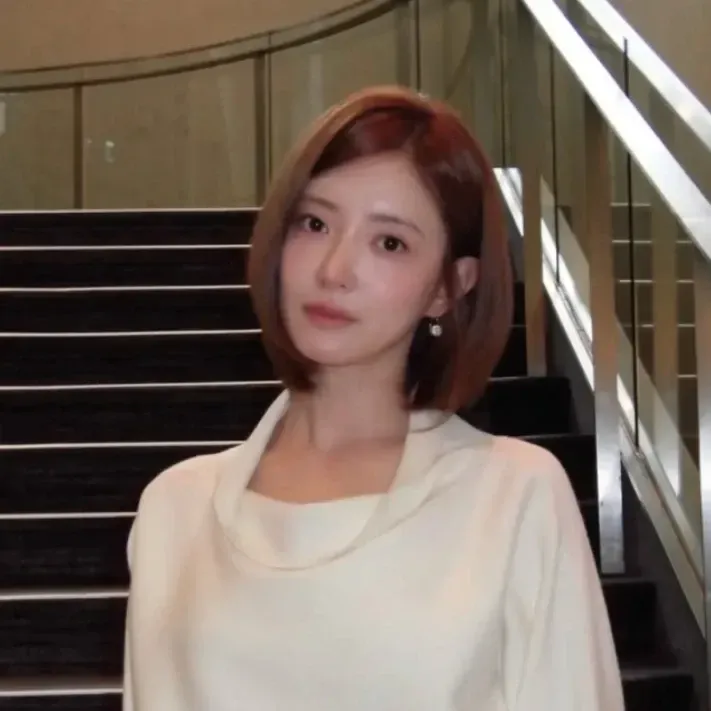 Behind-the-scenes cut of Lee Seyoung
