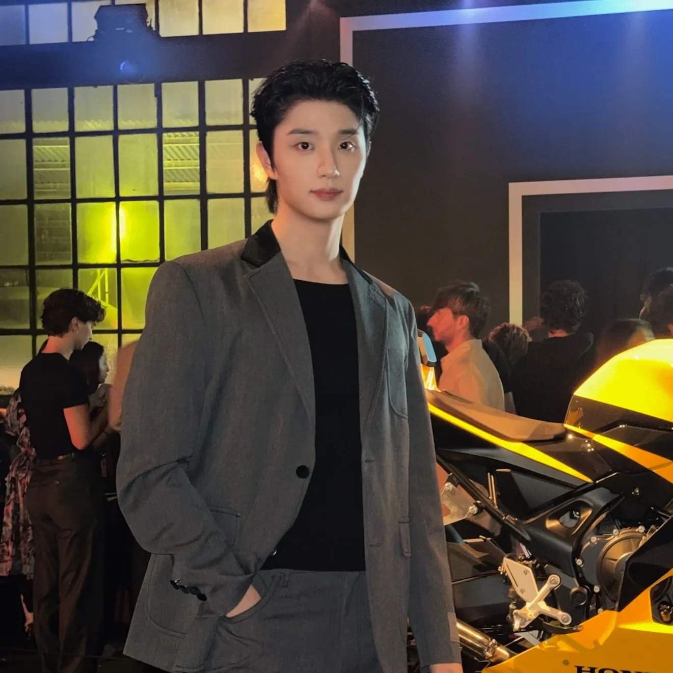 Behind-the-scenes cut of Kim Jaewon