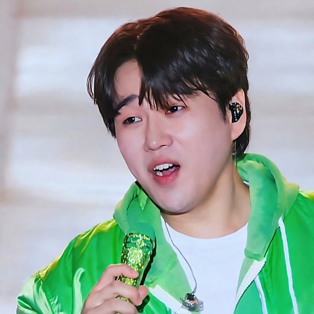 A moment captured by a fan of Hwang Youngwoong