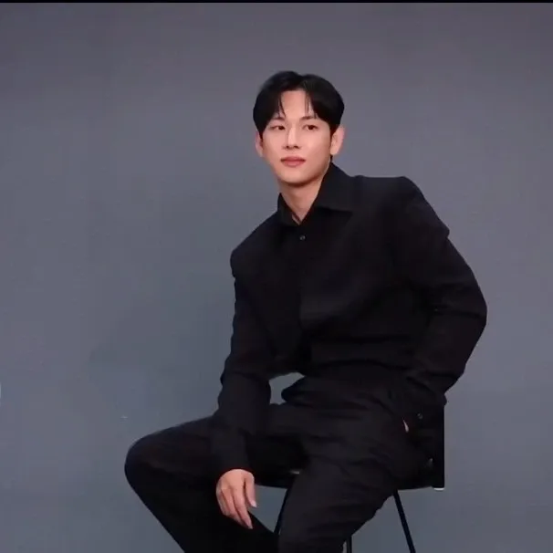 Latest photo of Yim Siwan