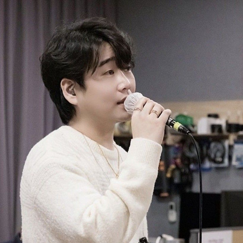 Currently spotlighted celeb post