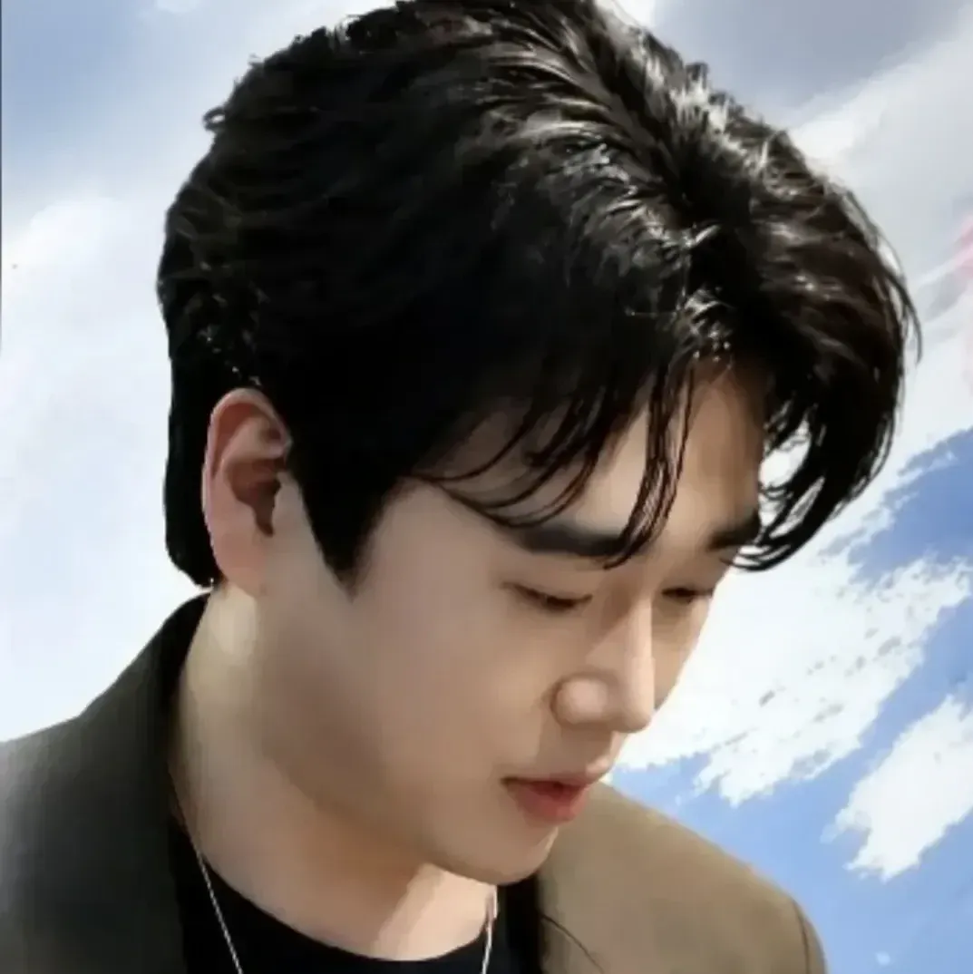 Latest photo of Hwang Youngwoong