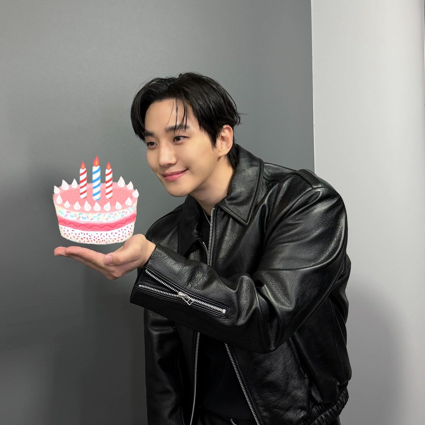 イ・ジュノの最近の活動ショット