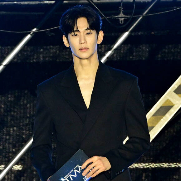 Behind-the-scenes cut of Kim Soohyun
