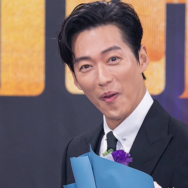 Behind-the-scenes cut of Namkoong Min