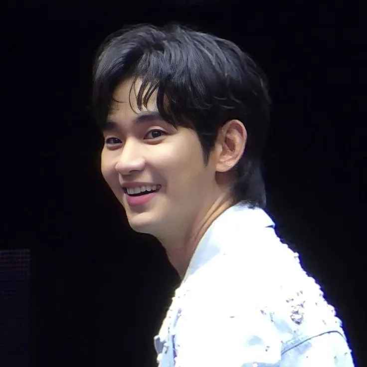 A moment captured by a fan of Kim Soohyun