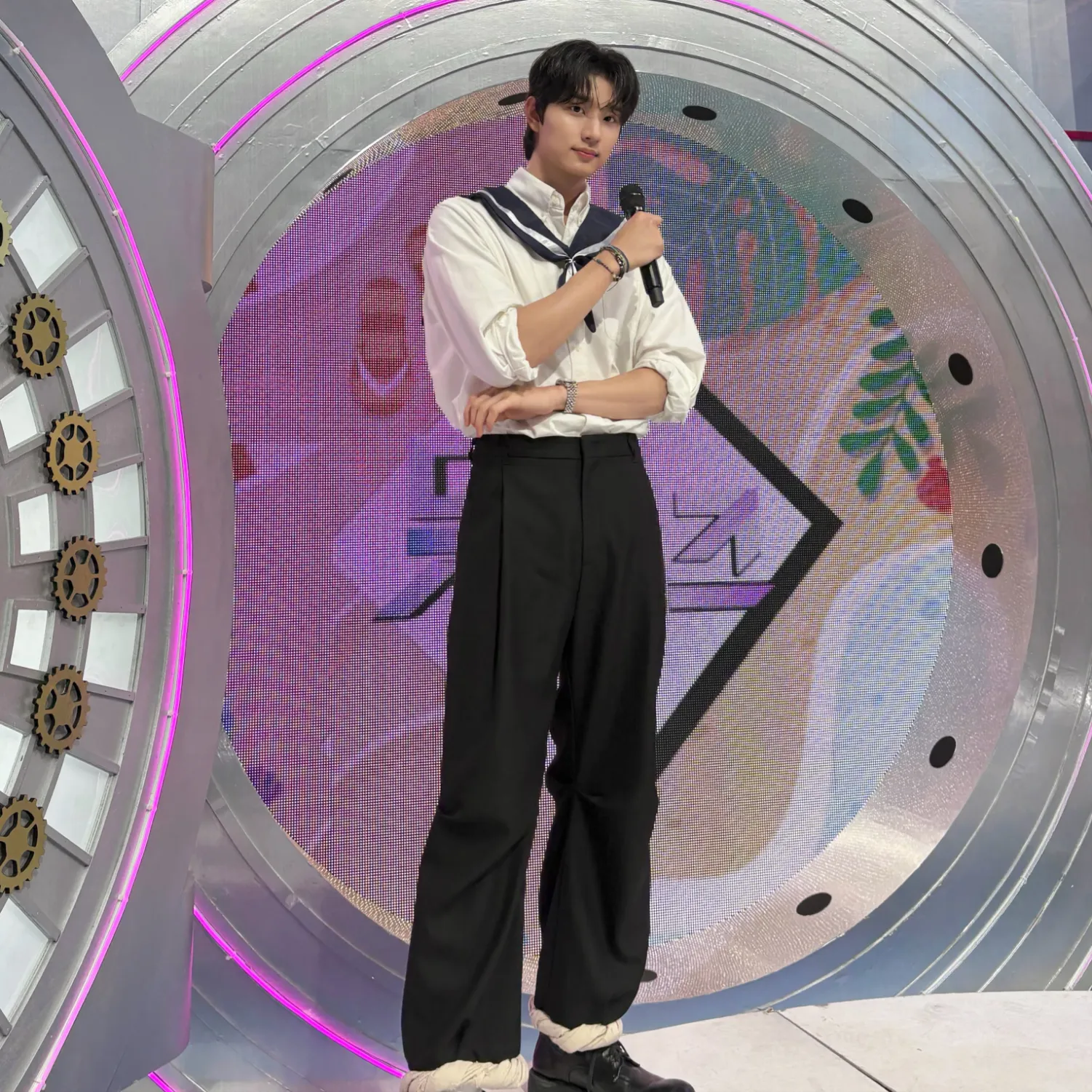 A moment captured by a fan of Kim Jaewon