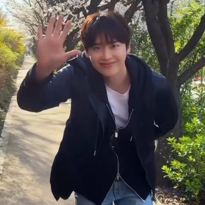 Recent activity shot of Lee Jongsuk