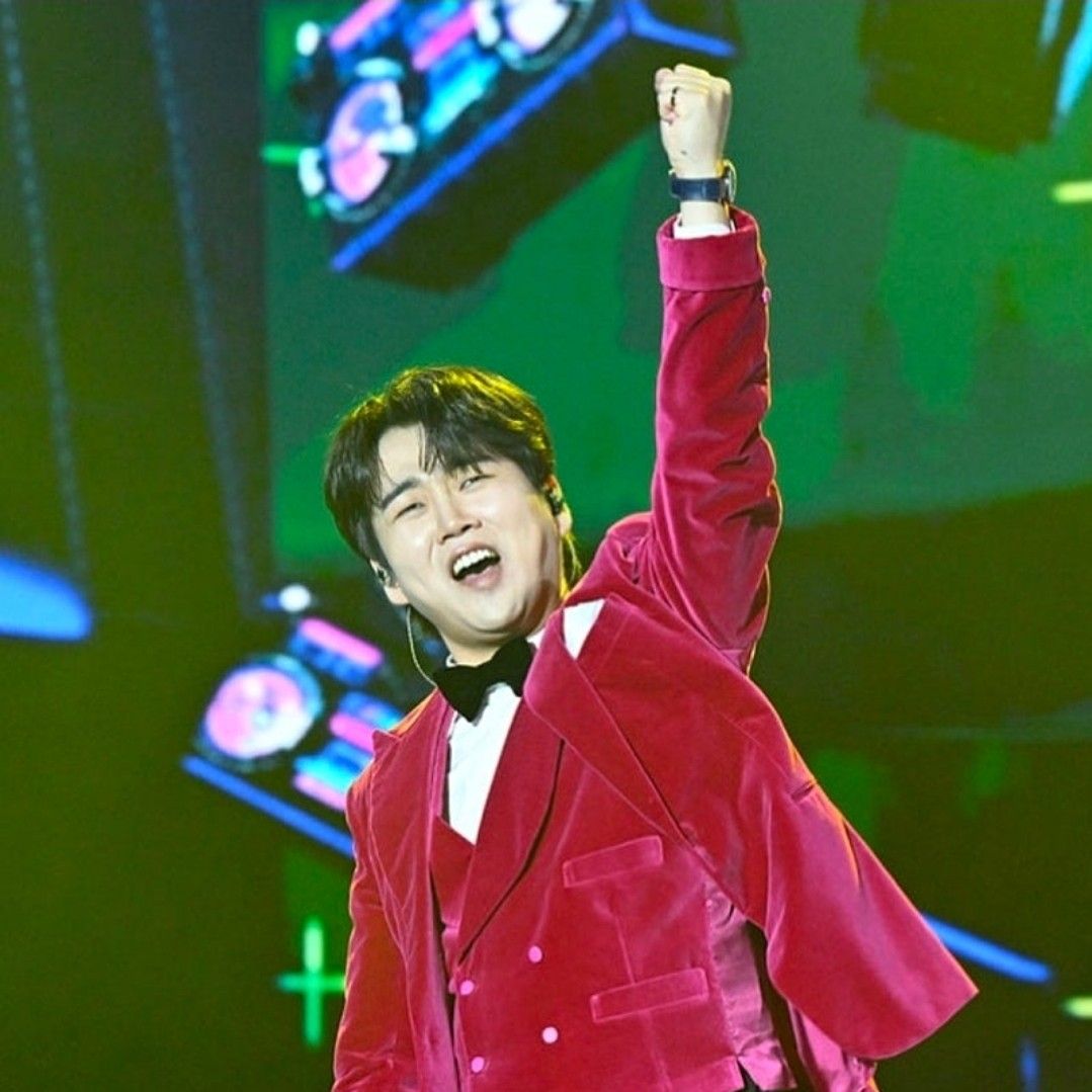 A moment captured by a fan of Hwang Youngwoong