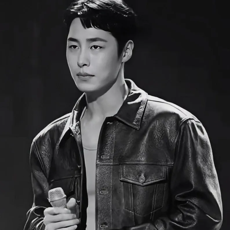 A moment captured by a fan of Lee Jaewook