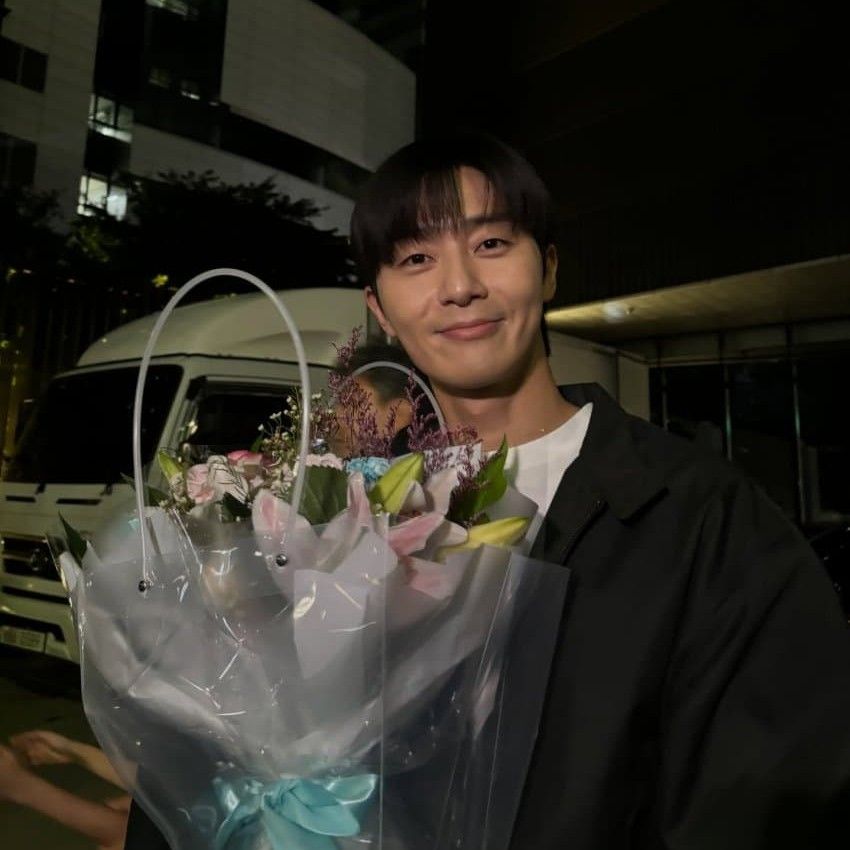 Behind-the-scenes cut of Park Seojoon