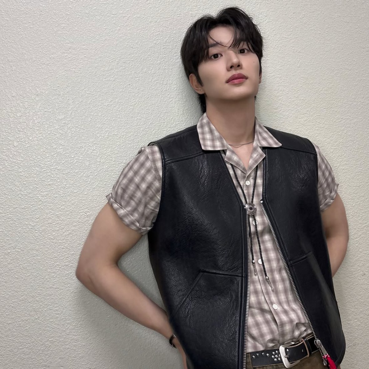 Behind-the-scenes cut of Kim Jaewon