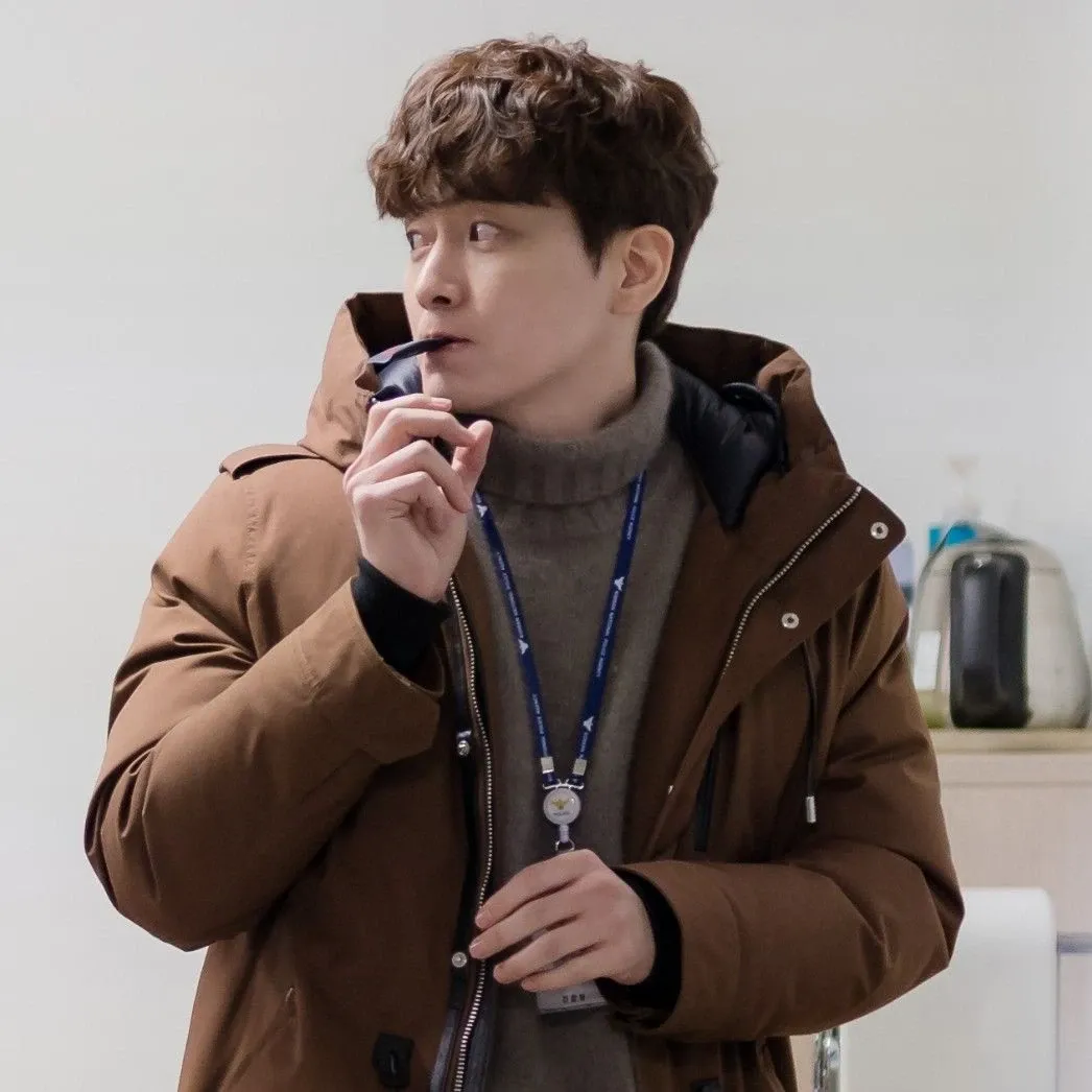 A moment captured by a fan of Lee Joonhyuk