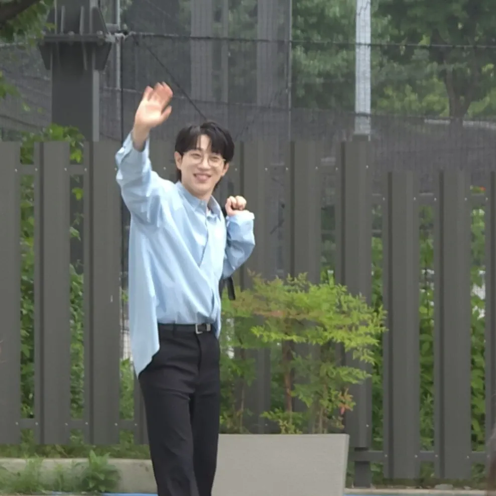 Behind-the-scenes cut of An Sunghoon