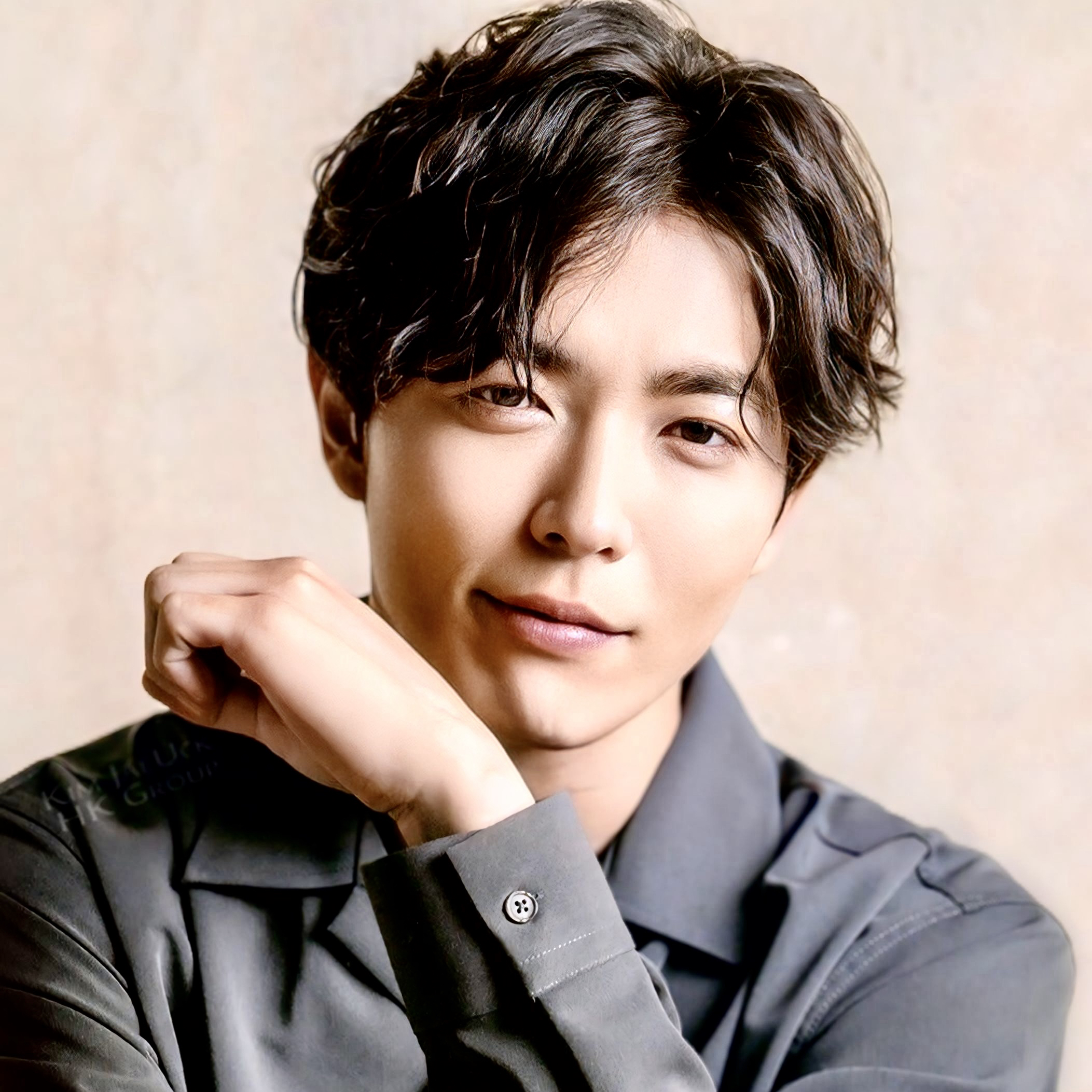 粉丝拍下的金材昱瞬间