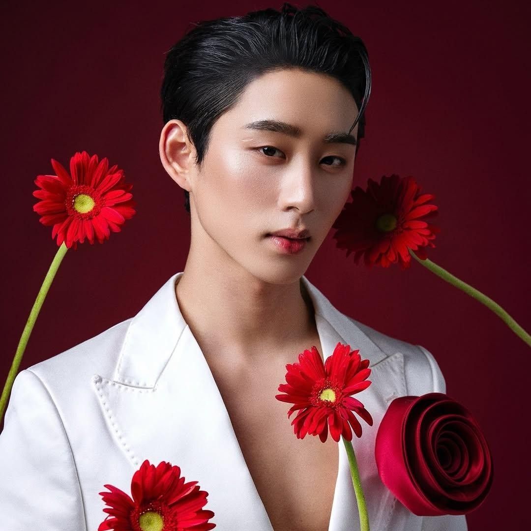 Latest photo of Est Supha Sangaworawong