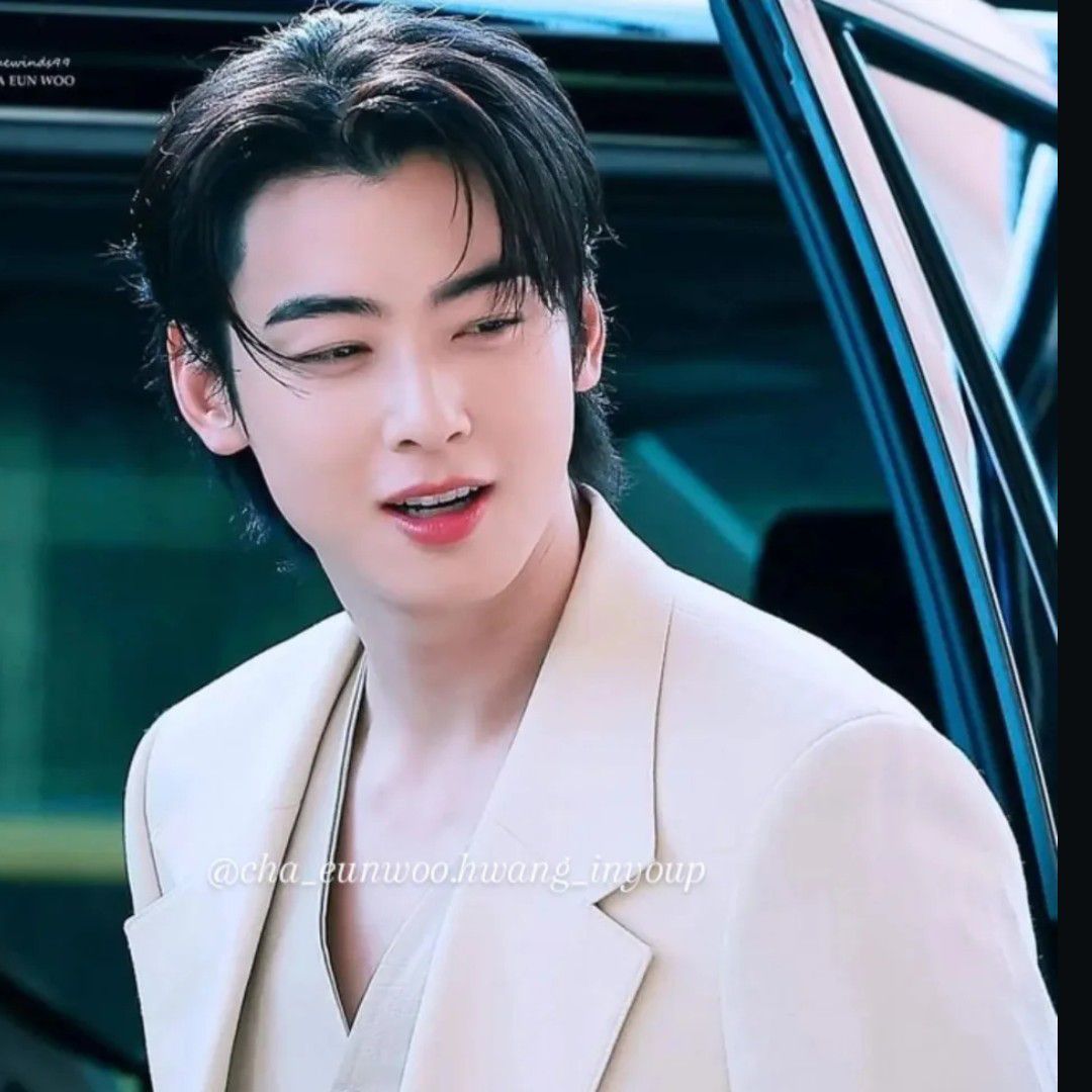 Recent activity shot of Cha Eunwoo