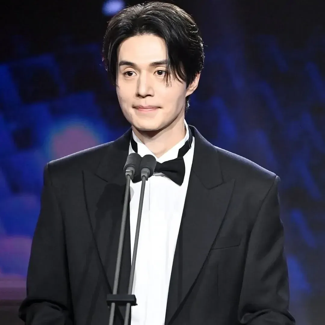 A moment captured by a fan of Lee Dongwook