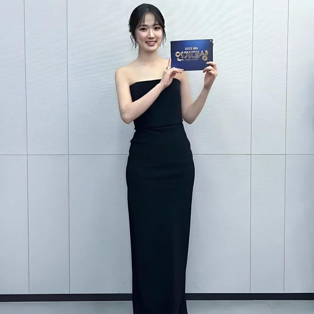 Behind-the-scenes cut of Kim Hyeyoon