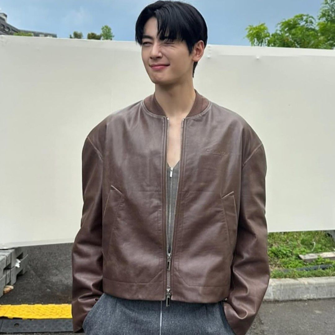 A moment captured by a fan of Cha Eunwoo