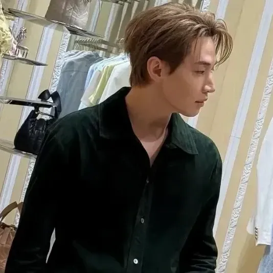 A moment captured by a fan of Henry
